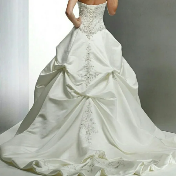 Maggie Sottero wedding gown - like new🌹HOST PICK! - Picture 2 of 5